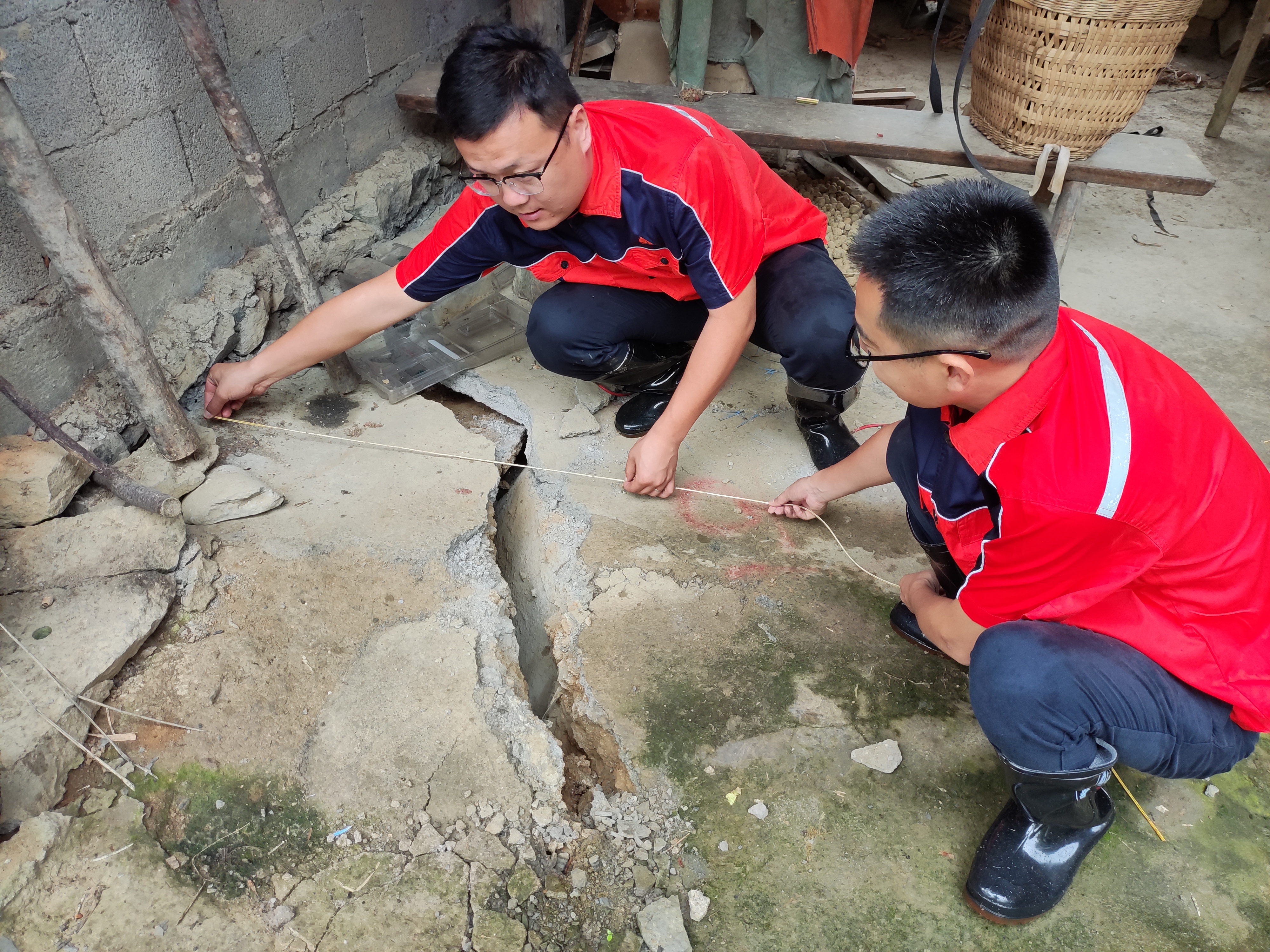 风雨逆行者记重庆市最美应急人重庆市地矿局南江地质队驻守地质工程师